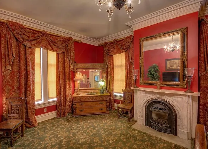 Villa Captain Merry Mansion East Dubuque